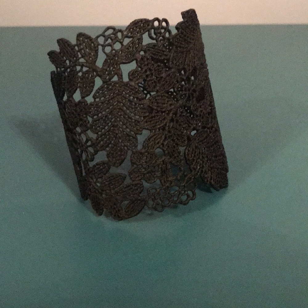 Lace cuff
